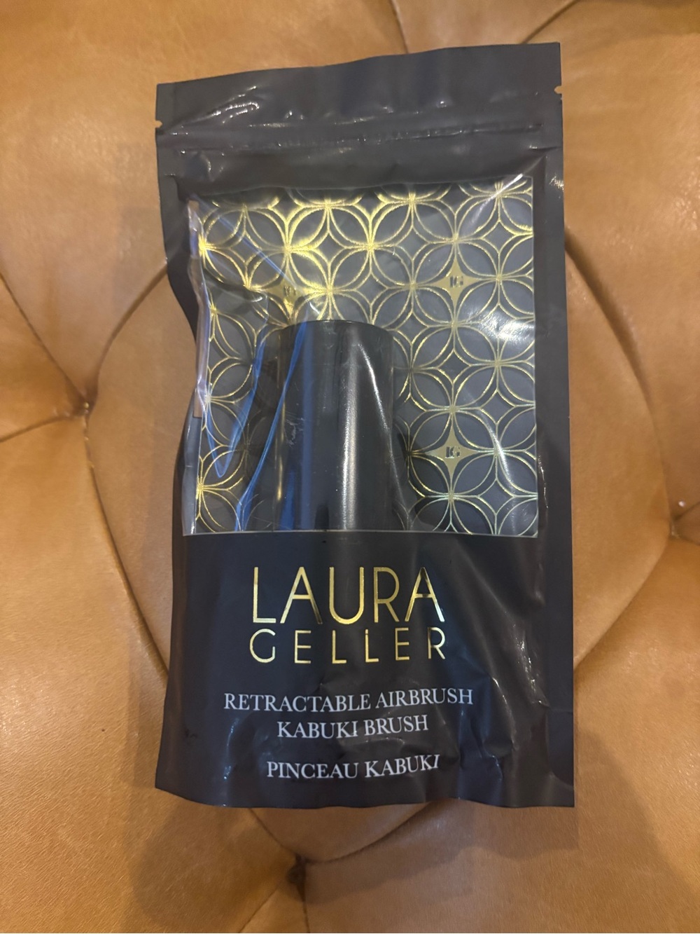 Laura Geller Retractable Airbrush Kabuki Brush in Black and Gold